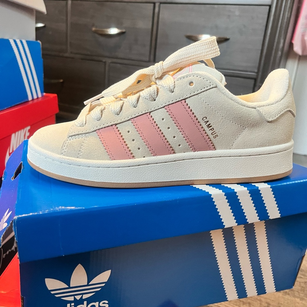 Adidas Campus Sneakers in Beige and Pink